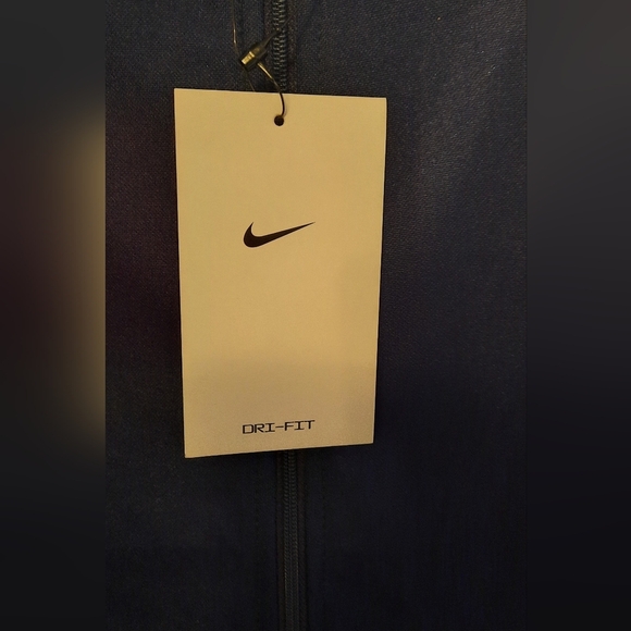 Nike Black Performance Jacket Sleek Design - Picture 2 of 11
